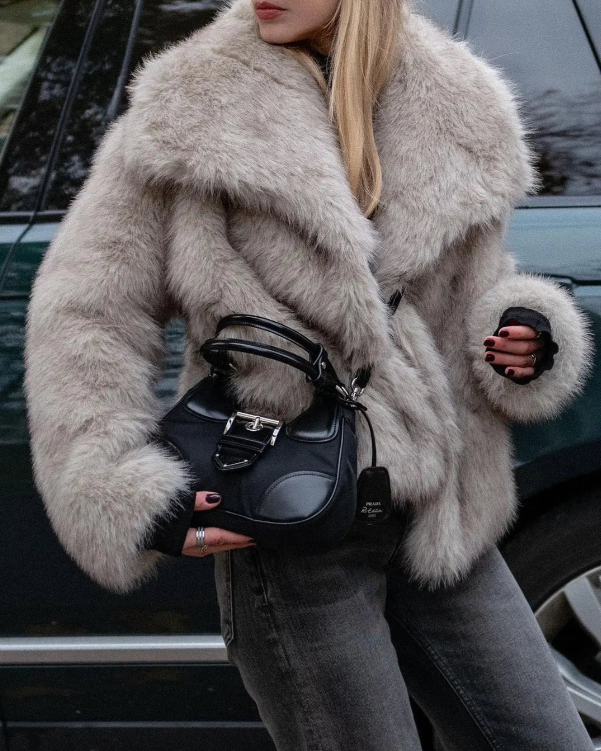 Arrah - Luxury fur coat with oversized collar